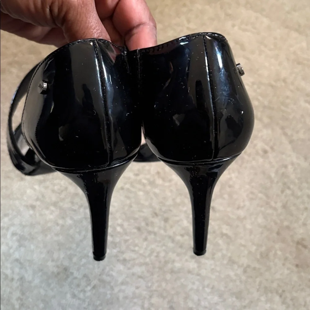 Jones New York Crossover Faux Patent Leather Black 4 Inch Heels-Size 8.5